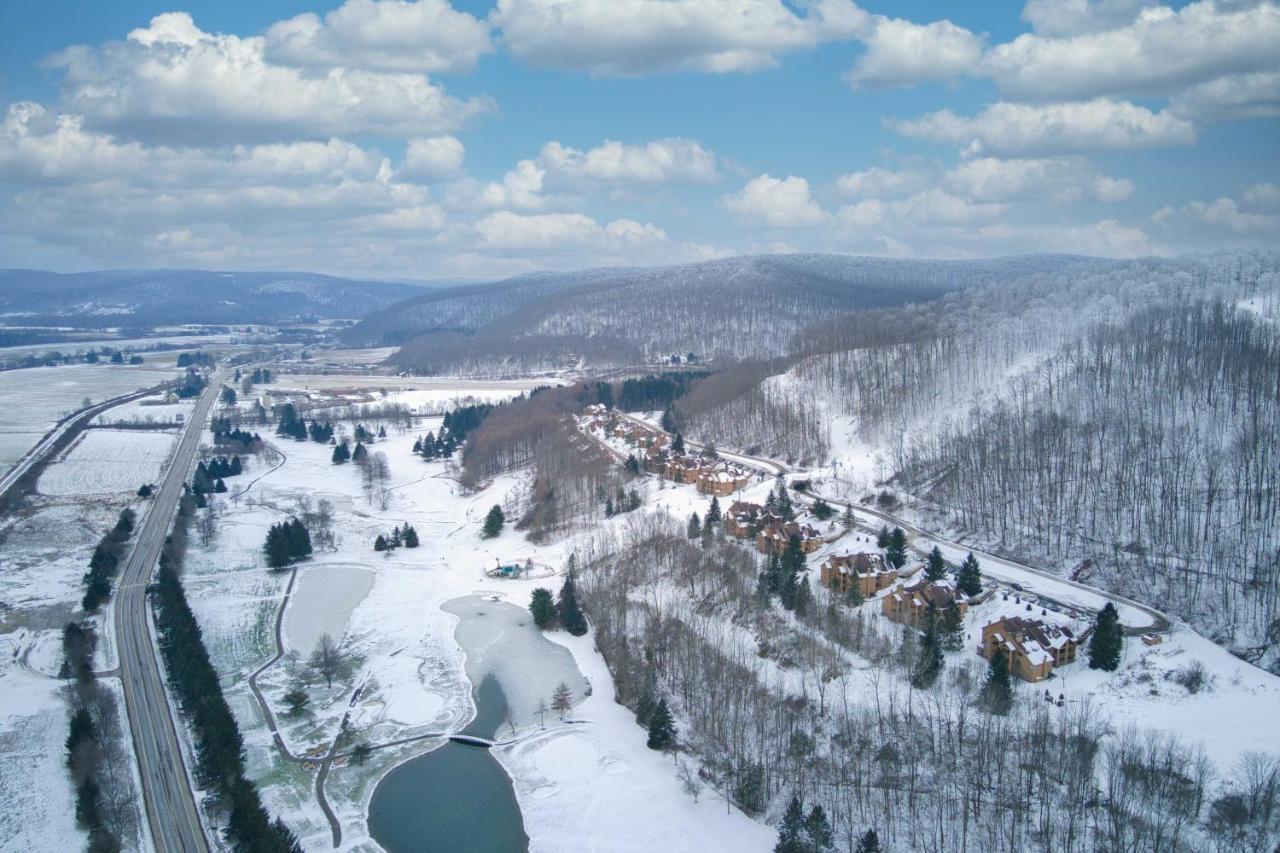 Ski-Inandout And Golf Condo With Aandc At Holiday Valley! Ellicottville Bagian luar foto